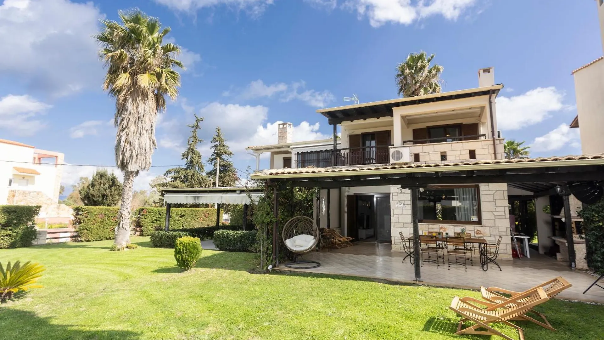 Villa Terra - Great Gardens, Shared Pool, Bbq Pefkochori Greece