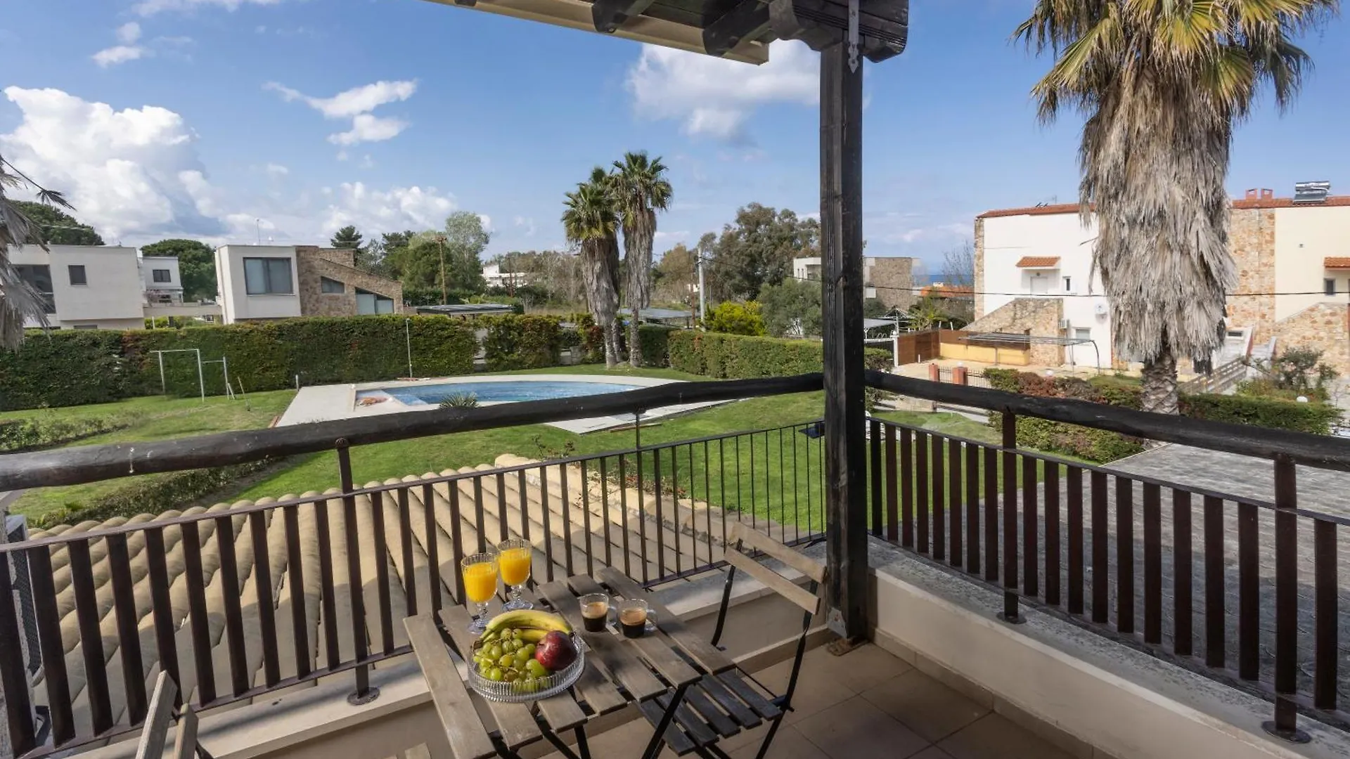 Villa Terra - Great Gardens, Shared Pool, Bbq Pefkochori Greece